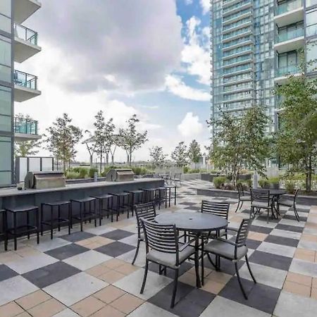Ultra Luxurious 2.5 Bedroom 2 Full Bathroom 1 Parking Condo Near Sq1 Striking Views Mississauga Exterior photo