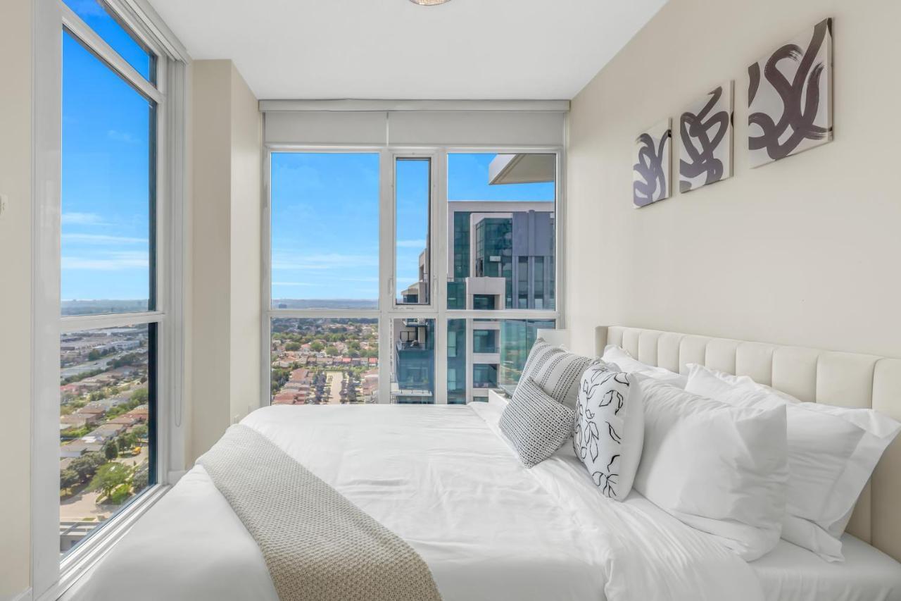 Ultra Luxurious 2.5 Bedroom 2 Full Bathroom 1 Parking Condo Near Sq1 Striking Views Mississauga Exterior photo