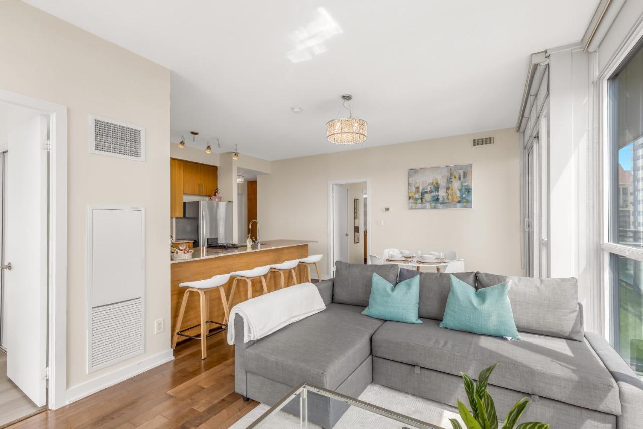Ultra Luxurious 2.5 Bedroom 2 Full Bathroom 1 Parking Condo Near Sq1 Striking Views Mississauga Exterior photo