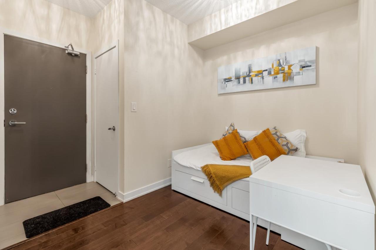 Ultra Luxurious 2.5 Bedroom 2 Full Bathroom 1 Parking Condo Near Sq1 Striking Views Mississauga Exterior photo