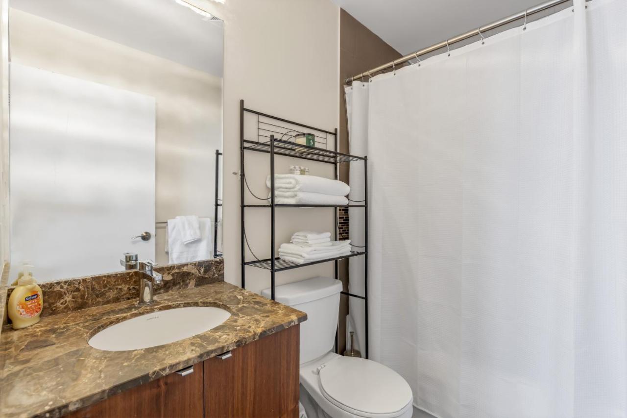 Ultra Luxurious 2.5 Bedroom 2 Full Bathroom 1 Parking Condo Near Sq1 Striking Views Mississauga Exterior photo