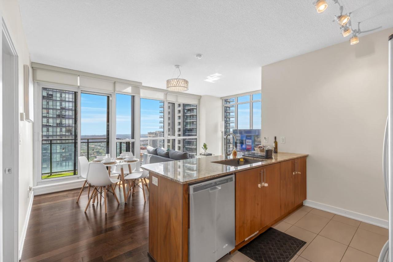 Ultra Luxurious 2.5 Bedroom 2 Full Bathroom 1 Parking Condo Near Sq1 Striking Views Mississauga Exterior photo