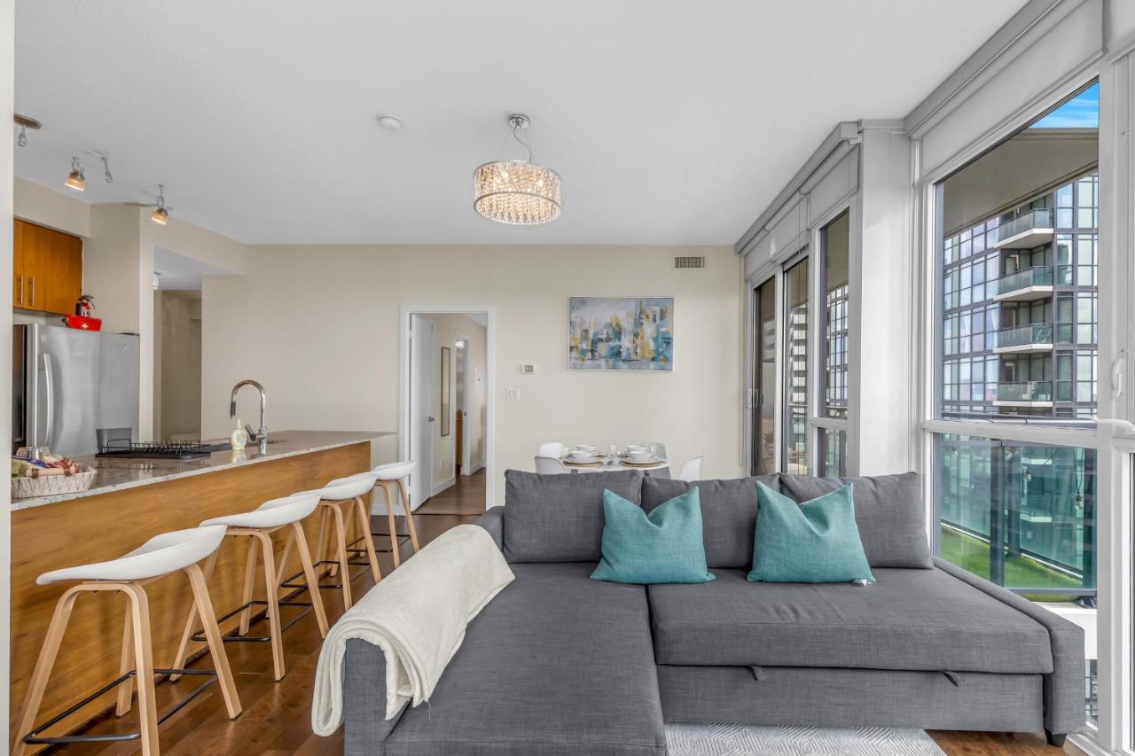 Ultra Luxurious 2.5 Bedroom 2 Full Bathroom 1 Parking Condo Near Sq1 Striking Views Mississauga Exterior photo