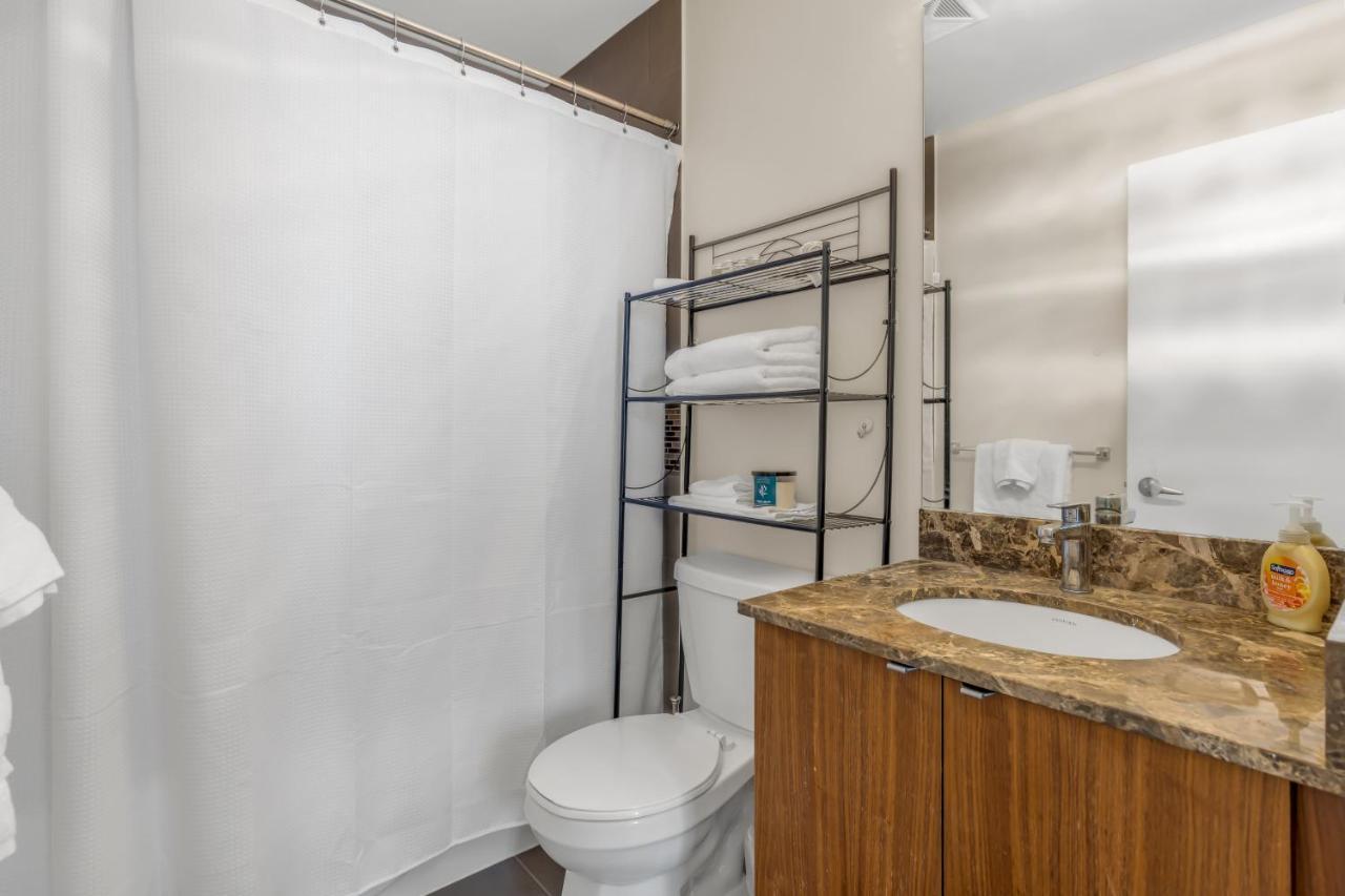 Ultra Luxurious 2.5 Bedroom 2 Full Bathroom 1 Parking Condo Near Sq1 Striking Views Mississauga Exterior photo