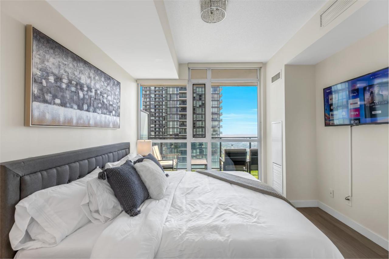Ultra Luxurious 2.5 Bedroom 2 Full Bathroom 1 Parking Condo Near Sq1 Striking Views Mississauga Exterior photo