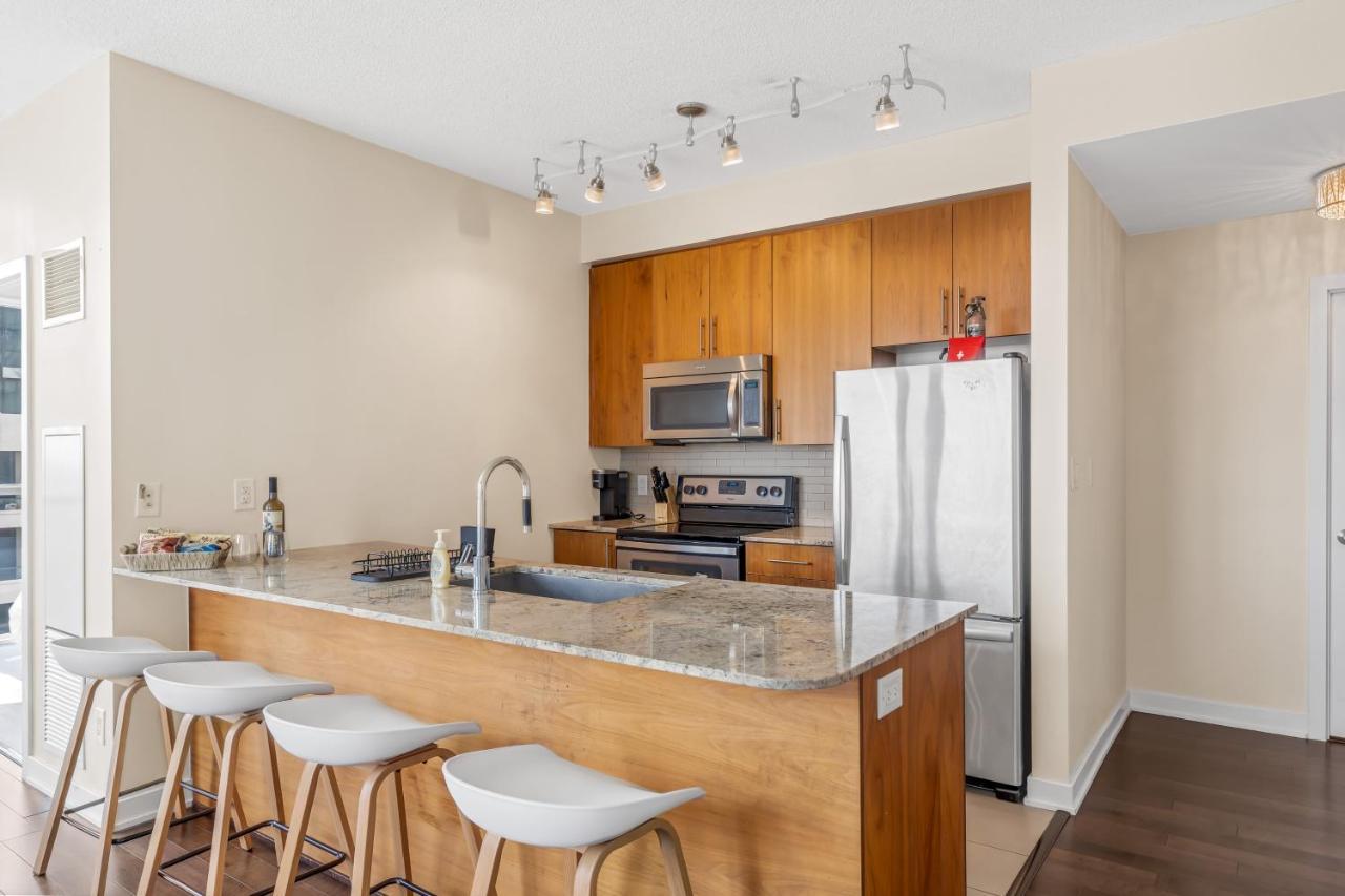 Ultra Luxurious 2.5 Bedroom 2 Full Bathroom 1 Parking Condo Near Sq1 Striking Views Mississauga Exterior photo
