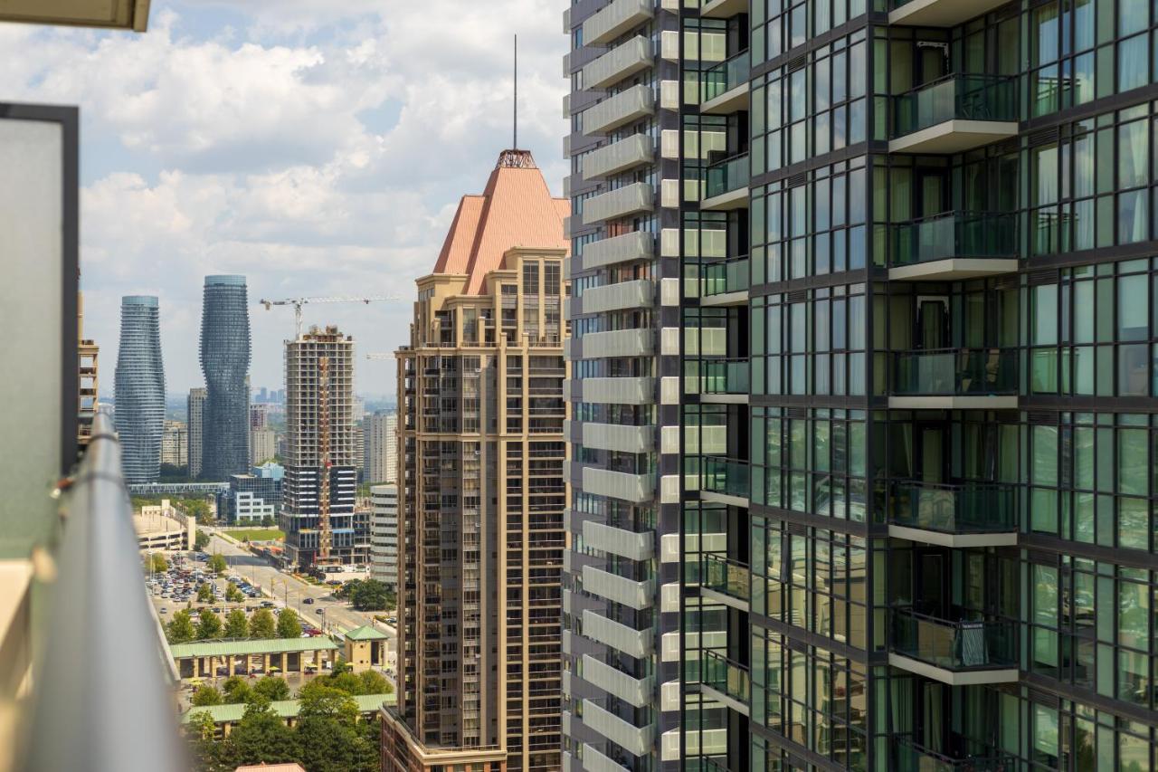 Ultra Luxurious 2.5 Bedroom 2 Full Bathroom 1 Parking Condo Near Sq1 Striking Views Mississauga Exterior photo