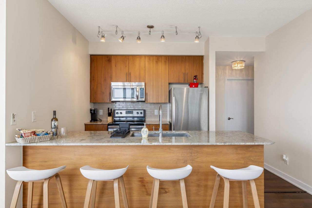 Ultra Luxurious 2.5 Bedroom 2 Full Bathroom 1 Parking Condo Near Sq1 Striking Views Mississauga Exterior photo