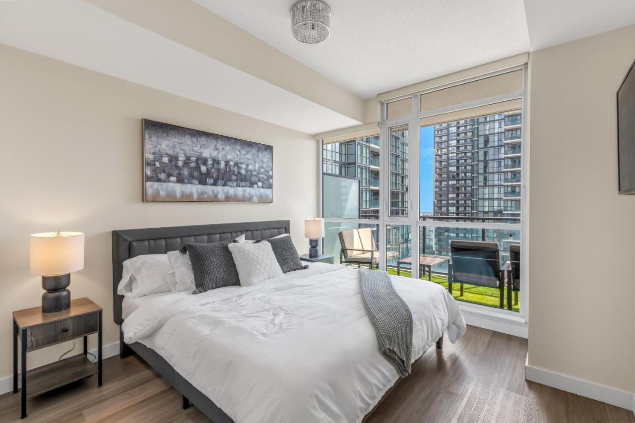 Ultra Luxurious 2.5 Bedroom 2 Full Bathroom 1 Parking Condo Near Sq1 Striking Views Mississauga Exterior photo