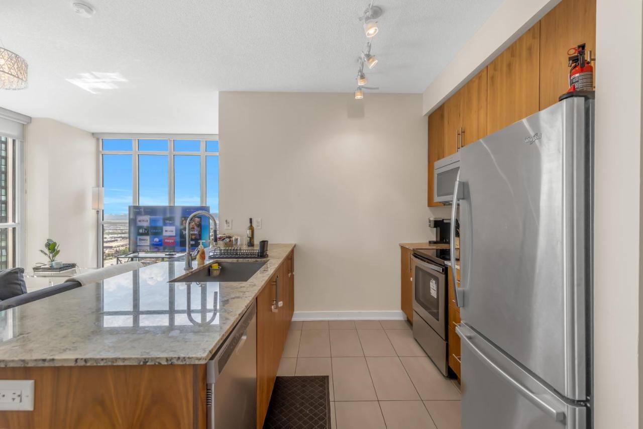 Ultra Luxurious 2.5 Bedroom 2 Full Bathroom 1 Parking Condo Near Sq1 Striking Views Mississauga Exterior photo