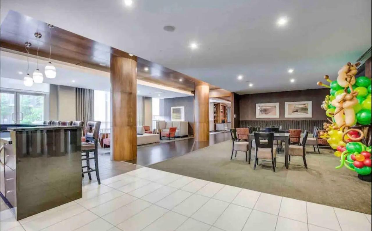 Ultra Luxurious 2.5 Bedroom 2 Full Bathroom 1 Parking Condo Near Sq1 Striking Views Mississauga Exterior photo